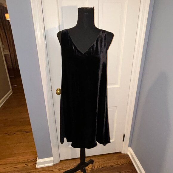 Eileen FisherEileen /fisher Black Velvet Silk V-Neck Dress, Sleeveless, Size Sma - Picture 2 of 10
